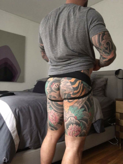 tattooedguy74-blog:  Smack it