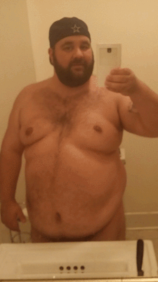 luvbigbelly:  He knows he is hot