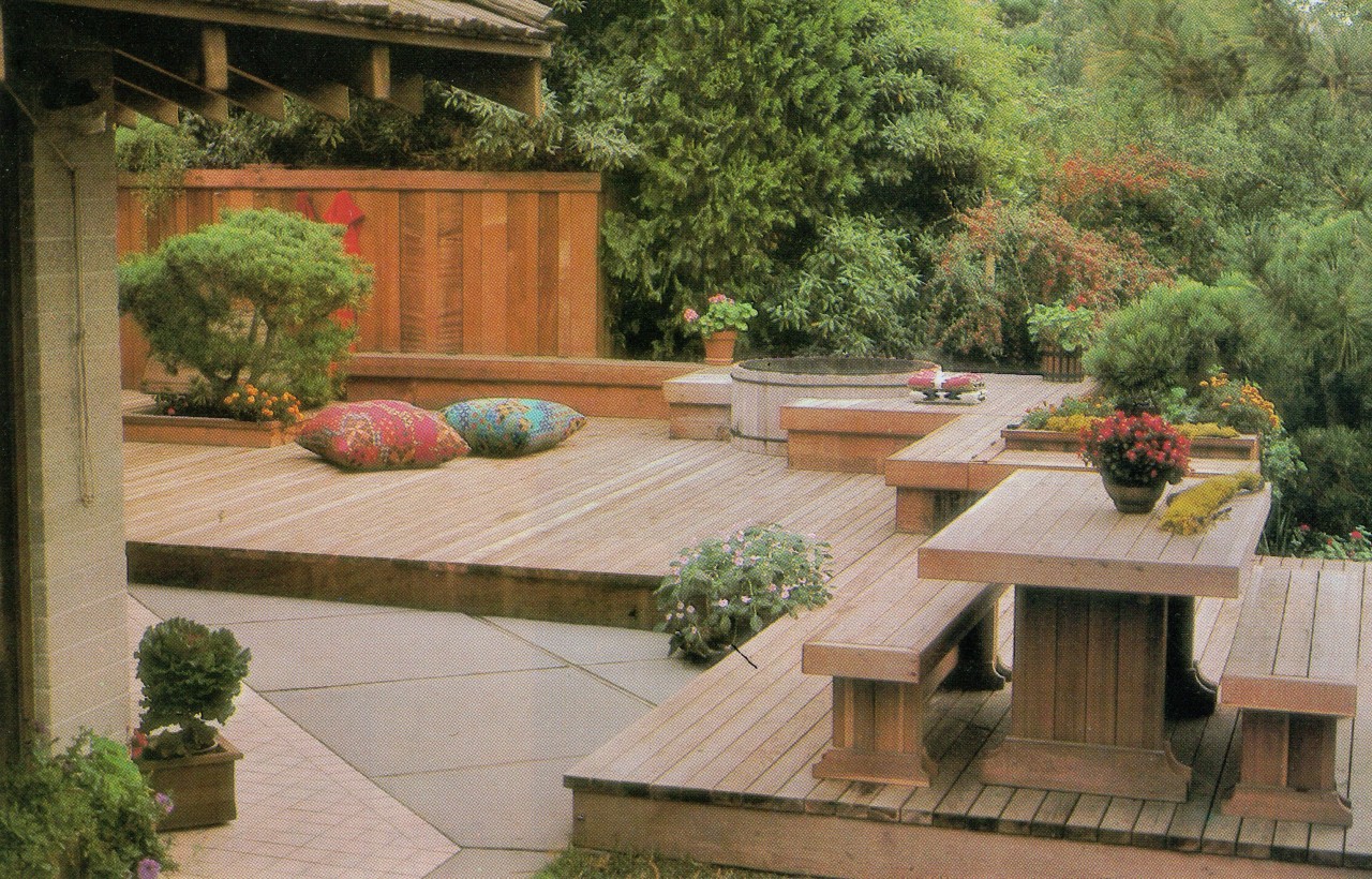 vintagehomecollection:
““You don’t have to go far for a picnic in this yard - for the zigzag benches and picnic table provide plenty of room for alfresco meals. Built over an existing concrete patio, deck and bench were designed to accommodate a hot...