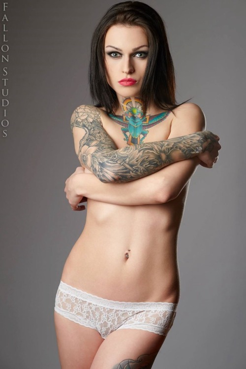 XXX tattooedladiesmetal:  Lauren Stephens photo