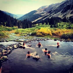 soakingspirit:  Hiked 9 miles away from civilization to 11,200 ft to soak in this incredible paradise. #conundrumhotsprings #nakedhippies 