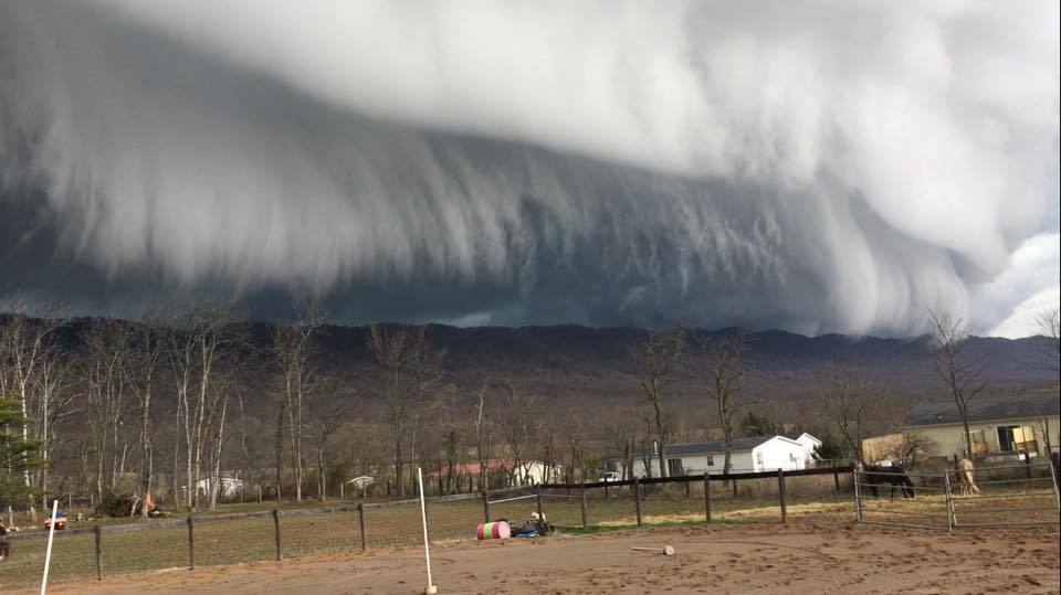 weatherevents:  “So spooky.. clouds coming over the mountain in PA” Photos by