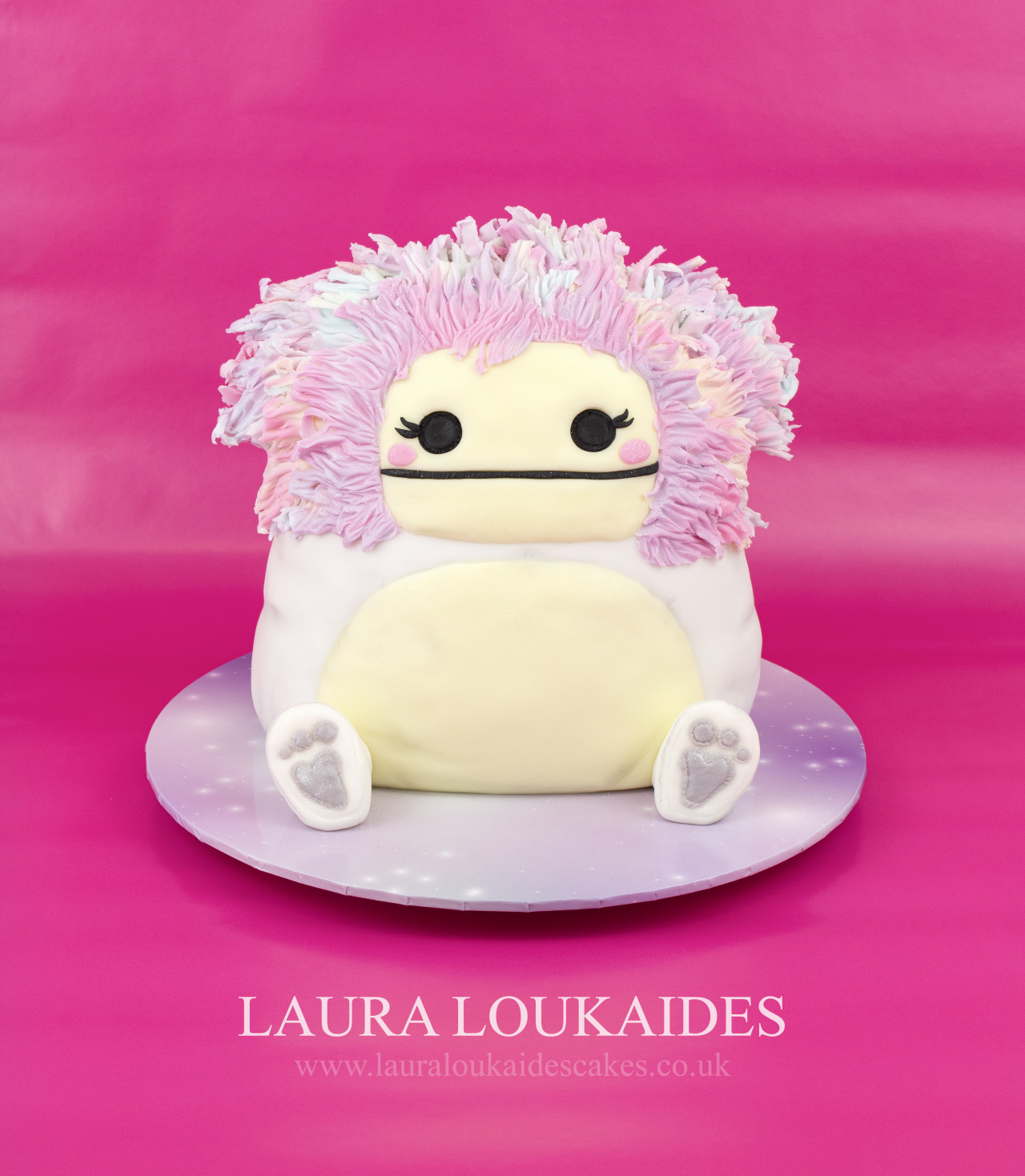 LAURA LOUKAIDES — “Little Pink Bag” cake by Laura Loukaides