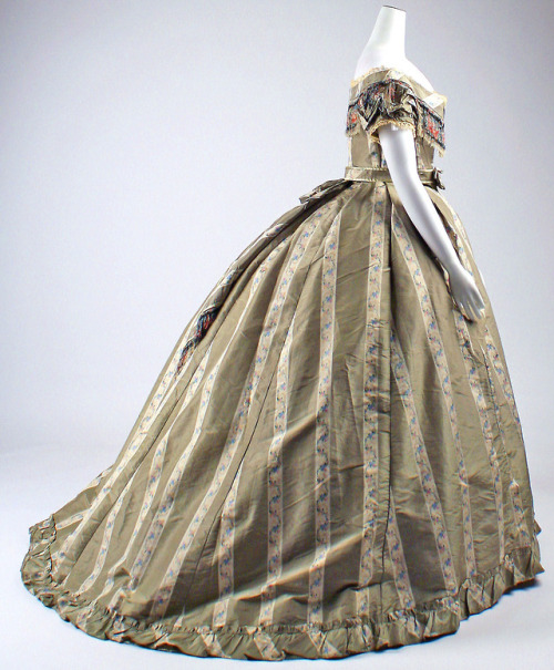  Ensemble.Date: Ca. 1865Culture: BritishMedium: Silk