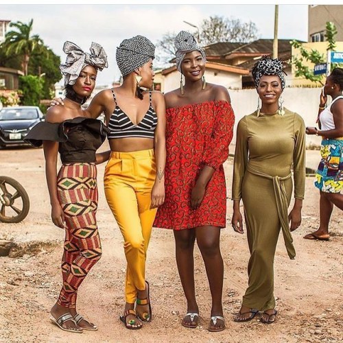 Queens!! @ghanaposts #2FroChicks #NaturalHair #Melanin #Curls #Curlyhair #Afro #Brownbeauty #curlygi