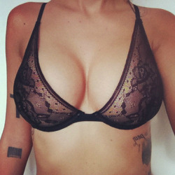 ilovewomenido:  LONGday MonDAYs - Fans Click