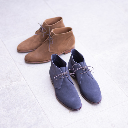 Discover our New Unlined Chukka boots 80728 in navy suede. Discover at Carmina website &amp; sto