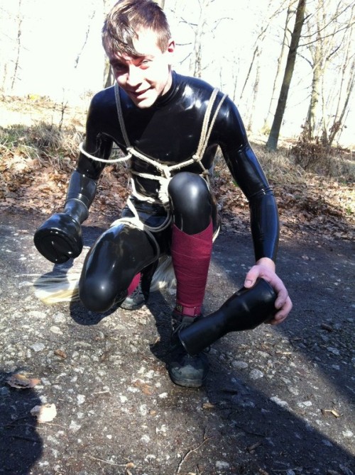 Sex bewilderbeast-petboy:  Eeee cute rubber pony! pictures