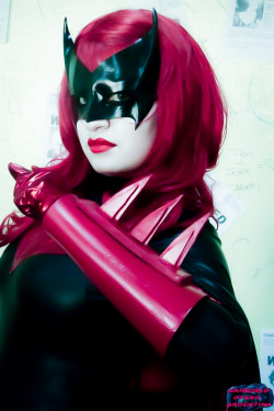 comicbookcosplay:  Batwoman/Kate Kane Submitted