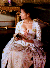 lady-arryn:costume appreciation:Dido’s white dress with floral pattern from Belle(costumes by Anushi