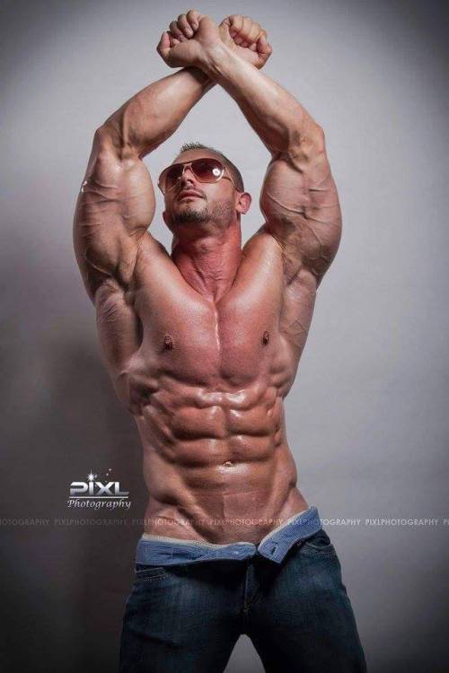 alphamusclehunks:  SEXY, LARGE and IN CHARGE. Alpha Muscle Hunks.  http://alphamusclehunks.tumblr.com/archive 