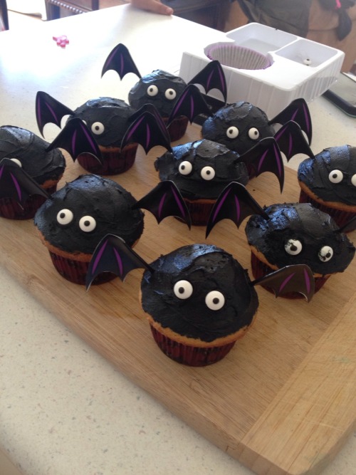 oppositeoceans:I made some bat cupcakes with the family today, totally thought of sixpenceee and her