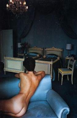 mlsg:  laveyinthehouse:  Helmut Newton, Villa d’Este, Lake Como, Italy, 1975  Blue mood 