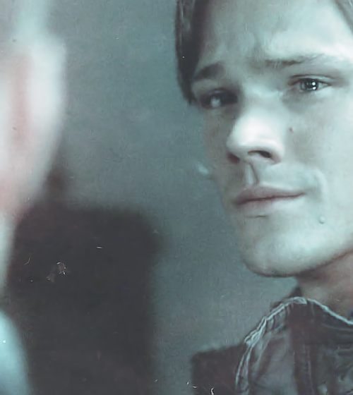 movedyourbrotp:Sam looking at Dean [3]