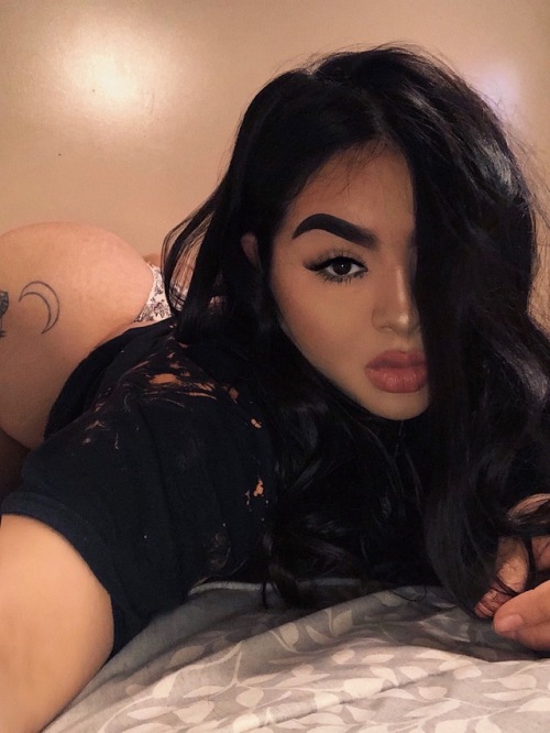 pvttyc8kes: sends future bae selfies like
