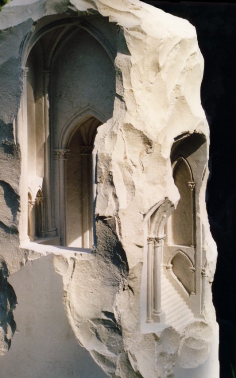 grande-spirito:Matthew Simmonds, an art historian and architectural stone carver based in Italy, has