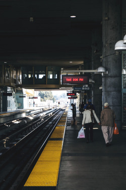  Waiting for the train | © | AOI 