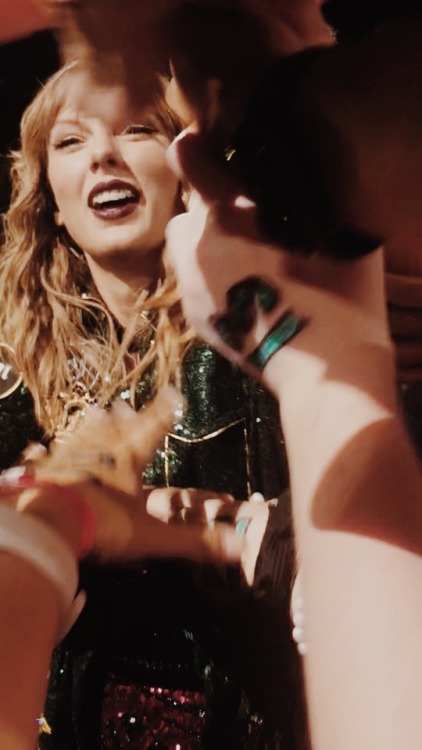 dibblesandmer:i love you. @taylorswift