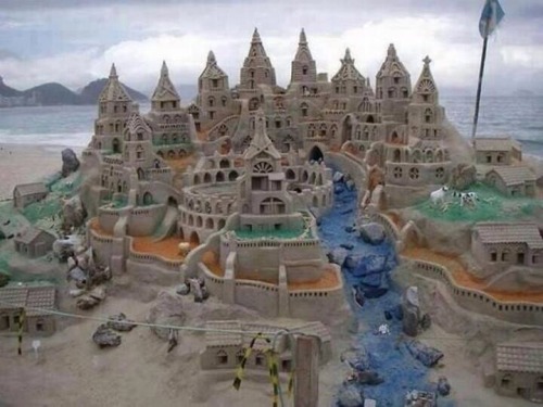 semaby:tecmag-diams:humor-retardad0:Eu:Sand Castles in the Sand.Do y’all have different sand?