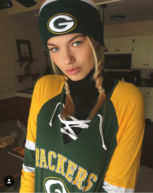 packmanfiftytwo:Not a cheerleader, but had to post SI’s swimsuit cover model Hailey Clauson repping 