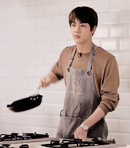 jinmini:seokjin’s cooking posture *heart eyes*