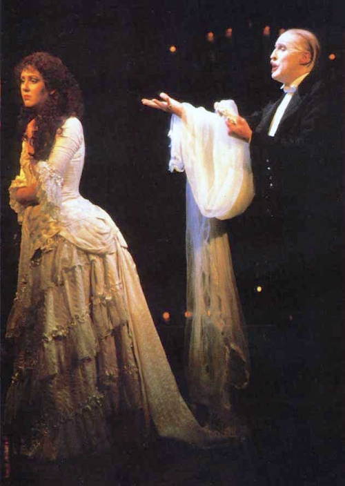 operafantomet: Sarah Brightman (left) and Claire Moore (right), West End.