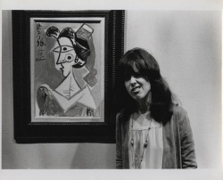 soundsof71:  the60sbazaar:Grace Slick A classic work of modern art…standing next to a Picasso, by Jim Marshall.