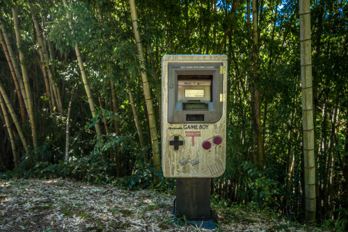 endonesia-urbex:Abandoned Big GAMEBOY山中の廃ゲームボーイ,日本