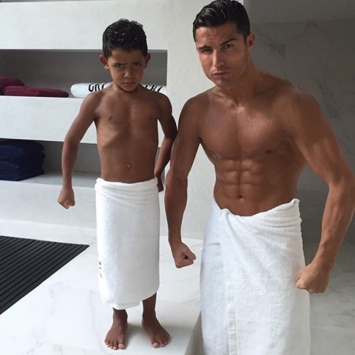 Cristiano’s pictures that he takes with Cristiano jr. makes me want kids because I’d do 