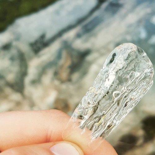 Fun fact Friday: Did you know lake ice forms crystals that are aligned in the c-axis (think of looki