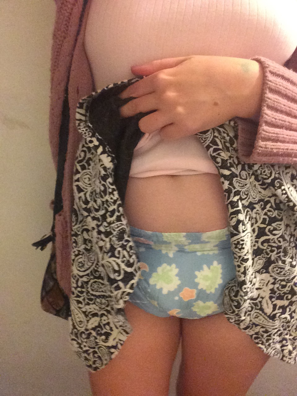 babyxnintendbow:  Wearing my space nappy to run some errands! (Psst, I’m a secret