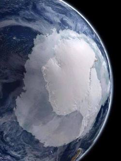 just–space:  Stunning, rare photo of Antarctica