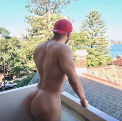 ocash91:  Sorry for so much but I love his body! 🍑😍  That ass