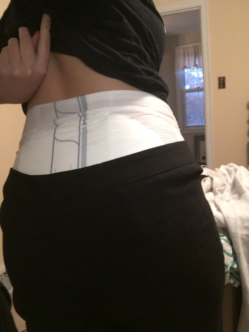 diaperedmilf:  Can’t even tell I am Thickly padded! Let’s see what it looks like after I wet a few times.😄