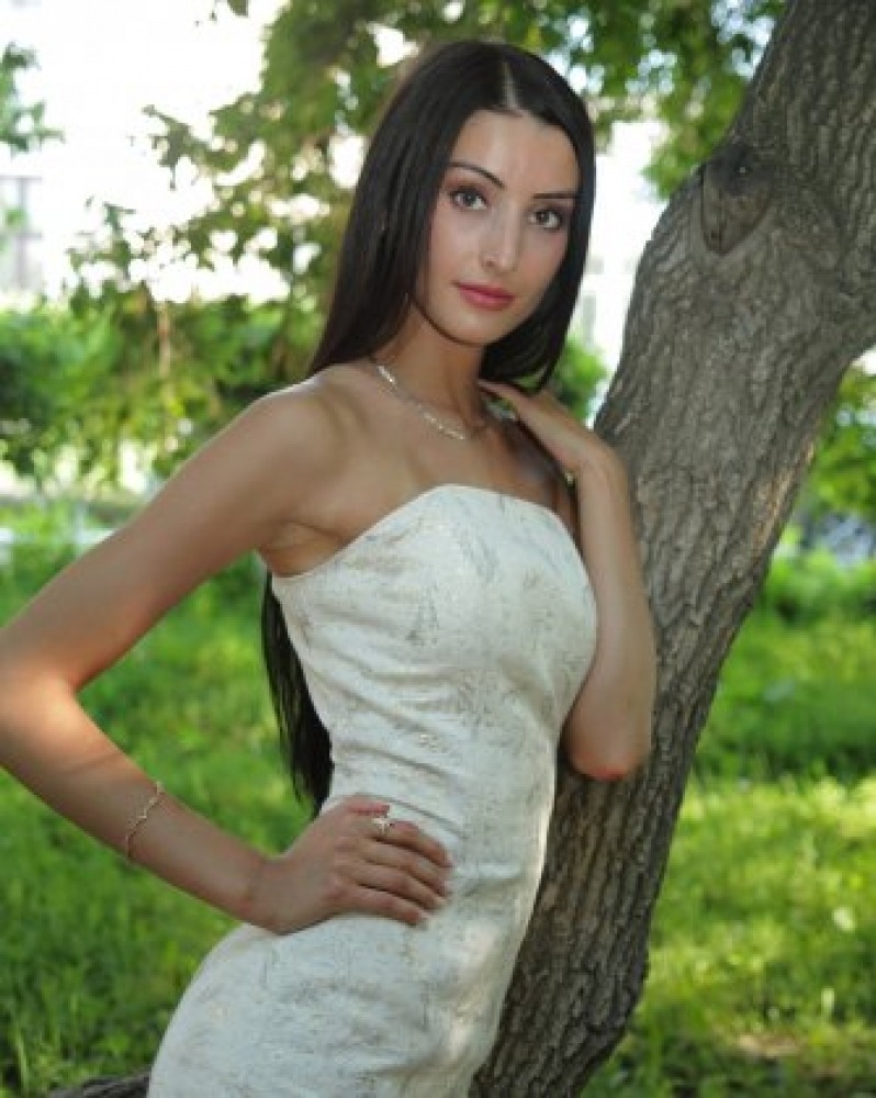 Alice (8 Photo)