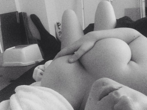 cuddle-fuck-me-til-i-cum: Lazing the day away ;) -Missy &lt;3