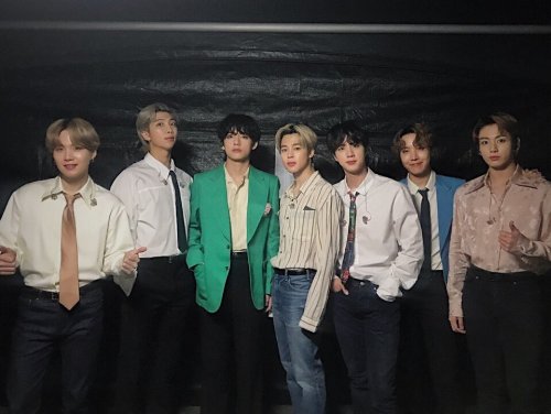 allforbts:191227 BTS_official’s Tweet[#오늘의방탄] 2019 KBS 가요대축제ARMY maketh BTS파자마부터 수트까지!방탄소년단의 단짠매력을 모