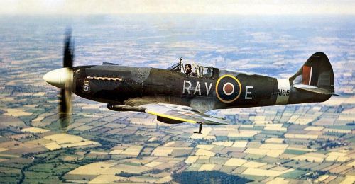 flying-fortress:  Spitfire F21, 615 Sqn. Royal Auxiliary Air Force Biggen Hill 1947.