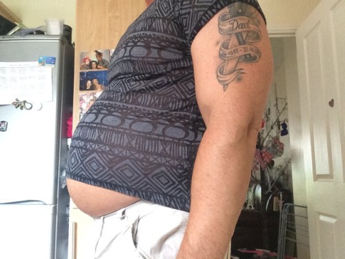 ffeederfledge: Belly spilling out