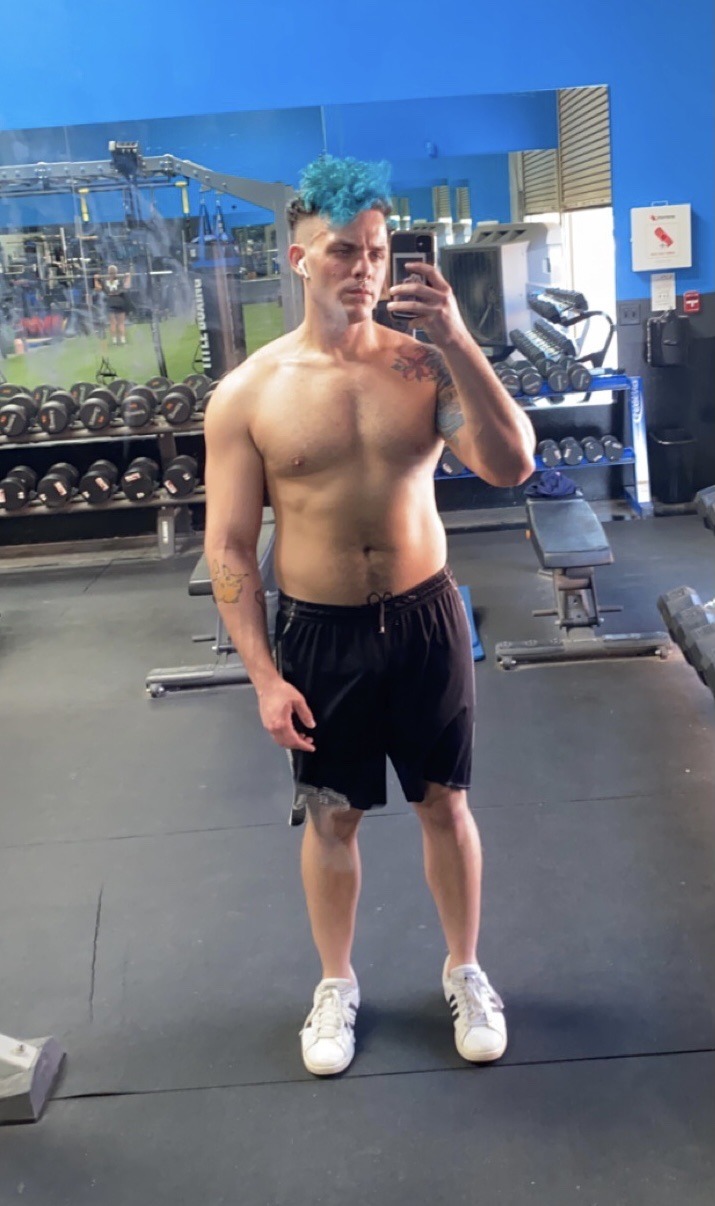 tripleamericano:Rare occurrence of a shirtless gym session