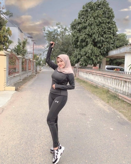 sweet-gadis:: @ozaluthfia_25......#gadis #gadiscantik #cantik #awekmelayu #ootd #awektudung #dailyhi