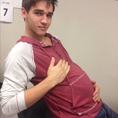 fatboydiet:  This little guy is just too frig’n hot. And he’s got an adorable beginner belly growing there.