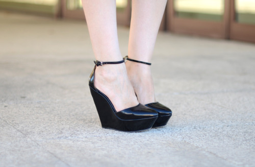 peter pan wedges, patent leather, pointed toe from HeelsFetishism