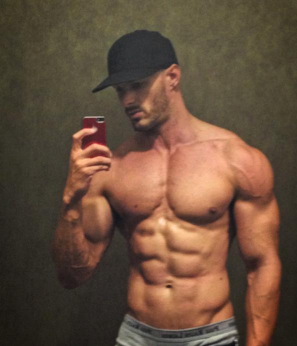 diggin-that-dude:  Chris Hart 