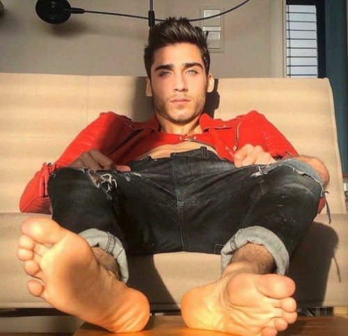medleeasternguysfeet:Ayham and Abed sexy syrian teen boy 🇸🇾🔥 great feet