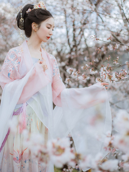 hanfugallery:Chinese hanfu by 钟灵记