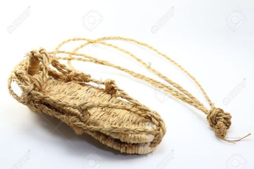 Fonte : 123RF.com 11943591 Straw sandals , a traditional japanese footwear , Stock-PhotoPosted tinam