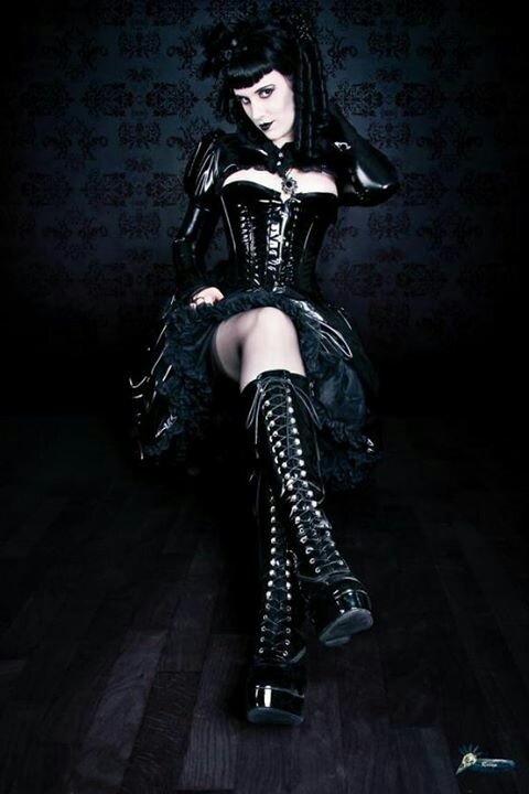 victorian-goth:  Victorian goth  http://victorian-goth.tumblr.com/ adult photos