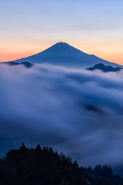 sundxwn:  Waves by Hideyoshi Kikuchi 