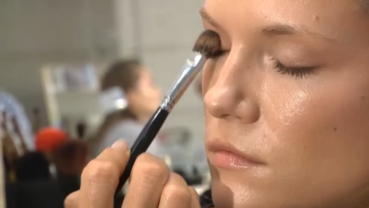 prayingforsnejana:  joséphine, elisabeth &amp; kasia backstage at versace spring